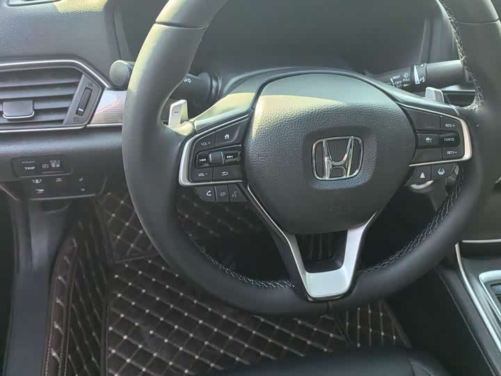 Фото 8 - Honda Accord