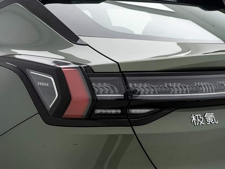 Фото 9 - Zeekr 001