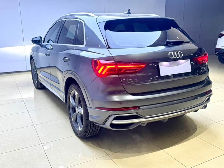 Фото 4 - Audi Q3