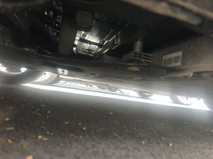 Фото 4 - Hongqi E-QM5