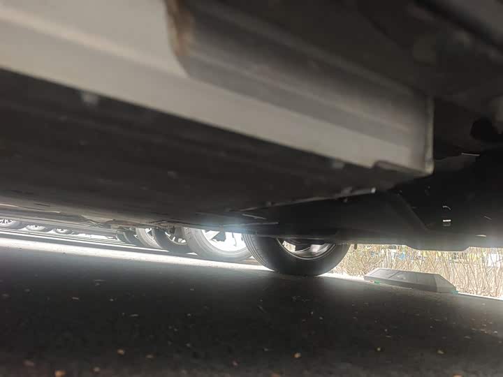 Фото 6 - Hongqi E-QM5