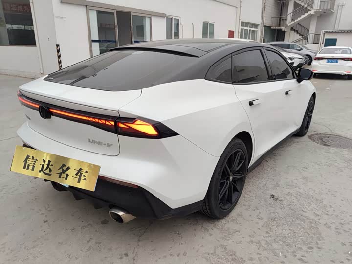 Фото 2 - Changan UNI-V