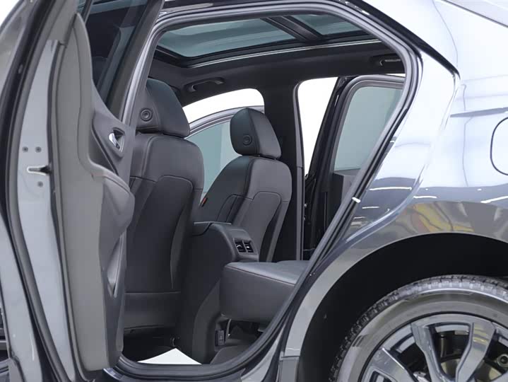 Фото 6 - Chevrolet Equinox
