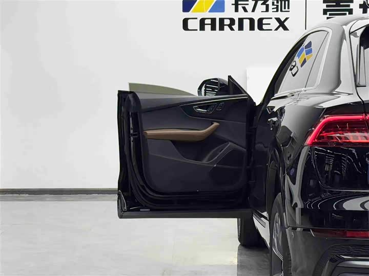 Фото 5 - Audi Q8