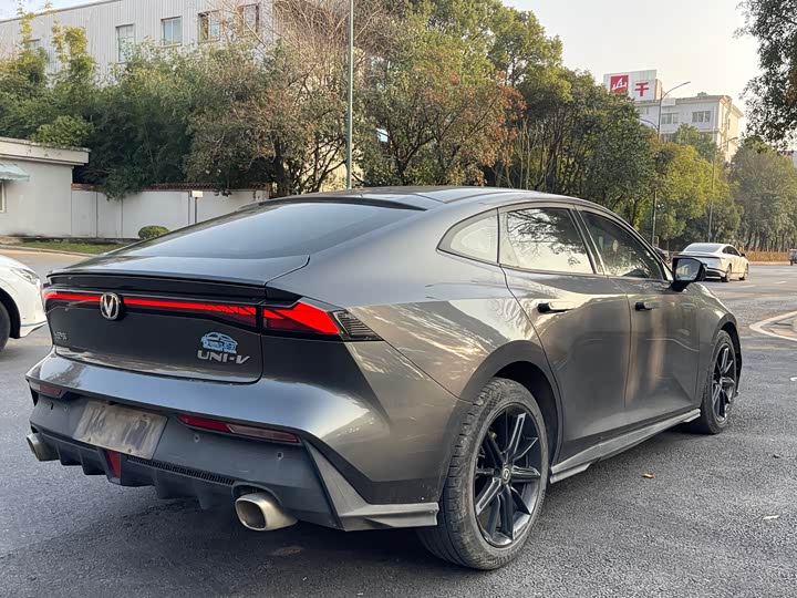 Фото 4 - Changan UNI-V