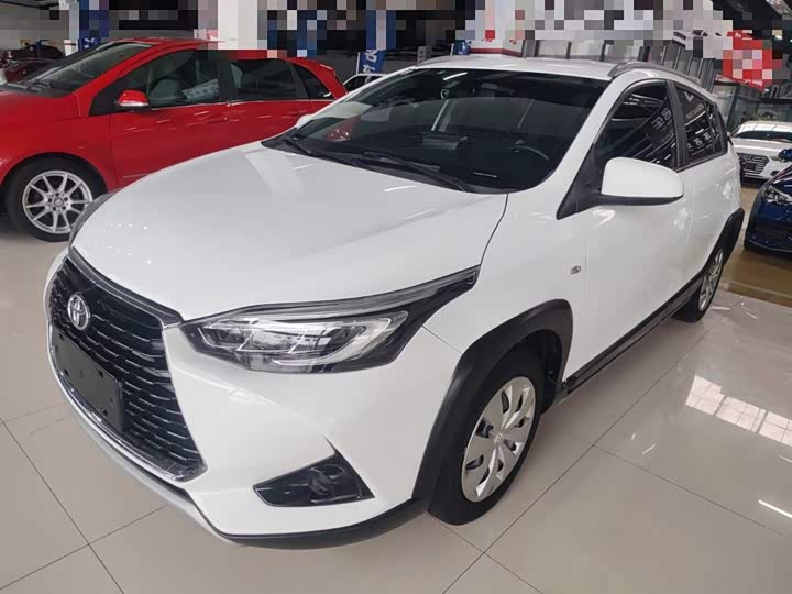 Фото 2 - Toyota Yaris L Hatchback