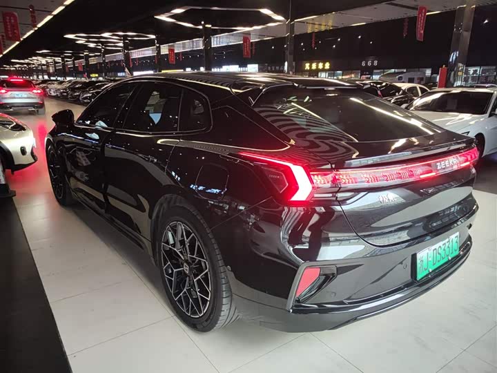 Фото 5 - Zeekr 001