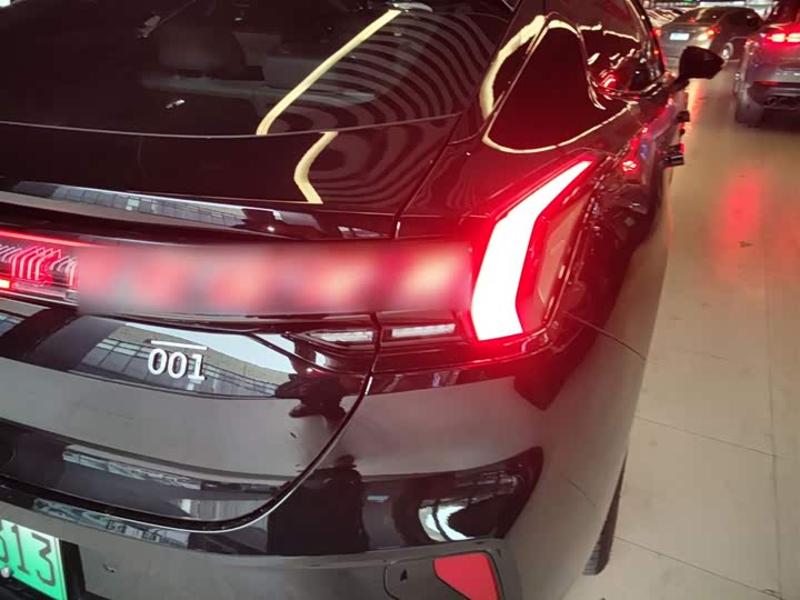 Фото 8 - Zeekr 001