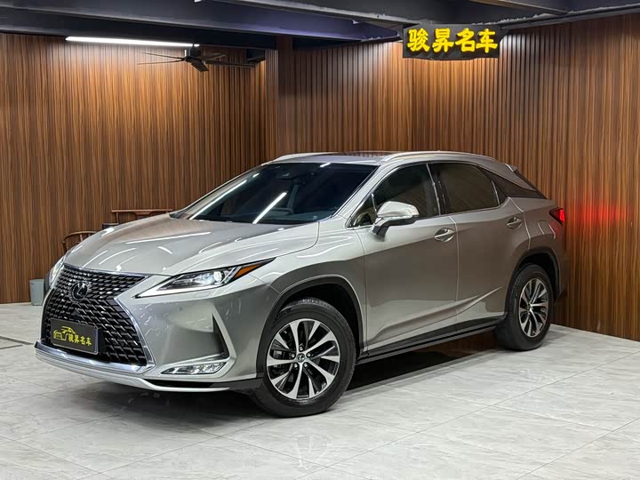 Фото 1 - Lexus RX