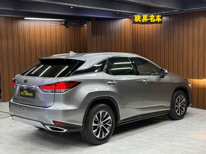 Фото 4 - Lexus RX