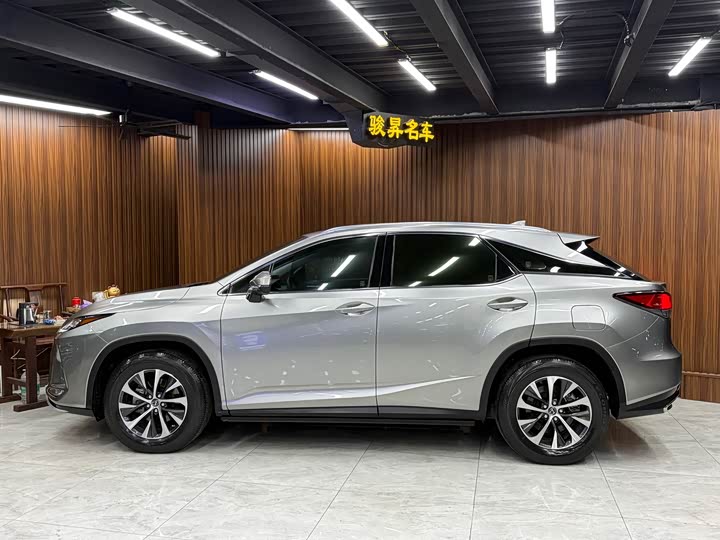 Фото 7 - Lexus RX