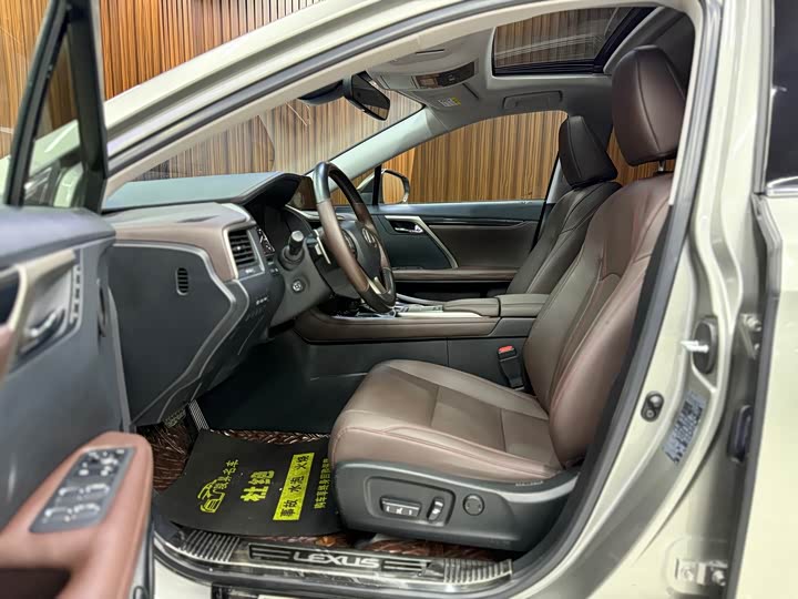 Фото 8 - Lexus RX