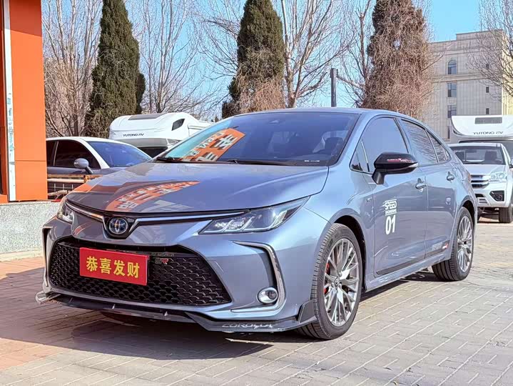 Фото 1 - Toyota Corolla