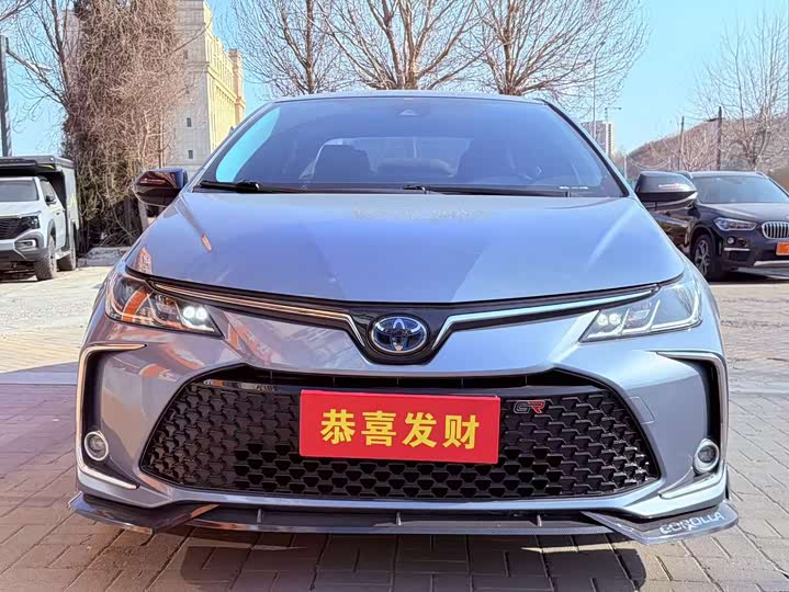 Фото 2 - Toyota Corolla