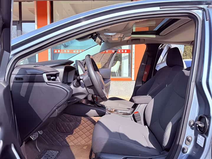 Фото 3 - Toyota Corolla