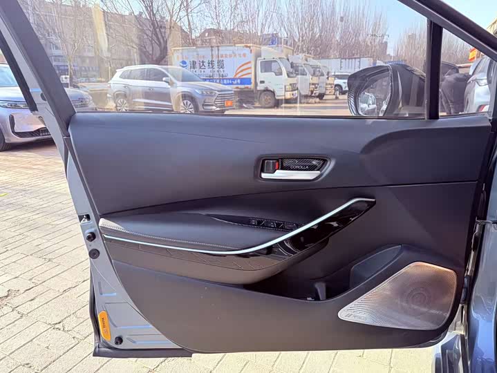 Фото 8 - Toyota Corolla