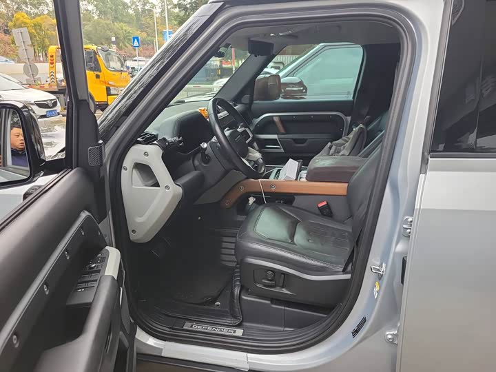 Фото 6 - Land Rover Defender