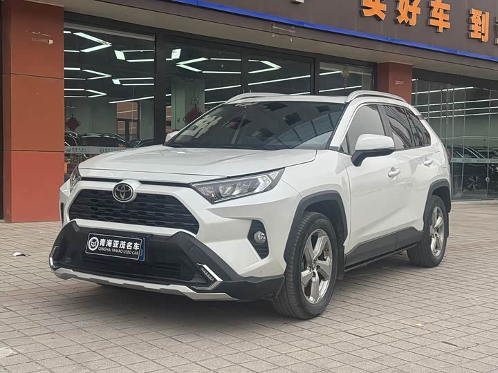 Фото 1 - Toyota RAV4