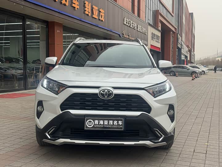 Фото 2 - Toyota RAV4