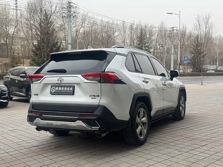 Фото 4 - Toyota RAV4