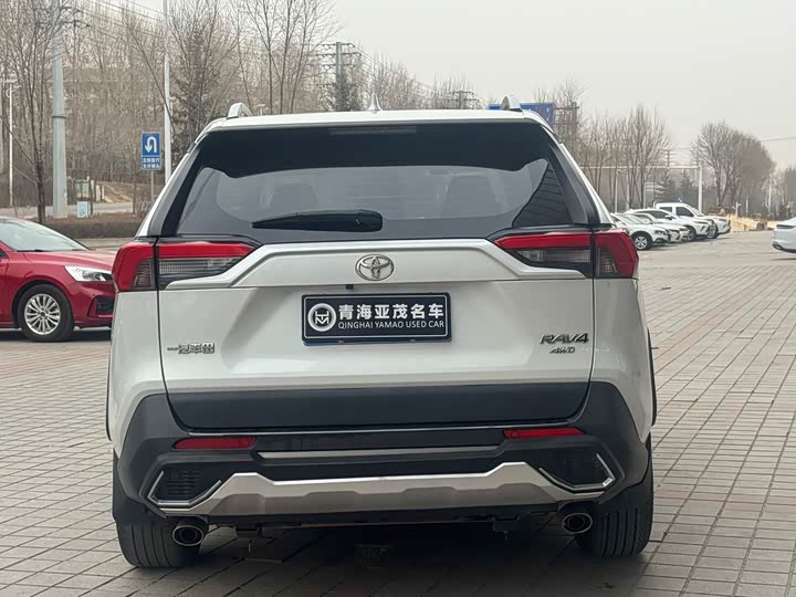 Фото 5 - Toyota RAV4