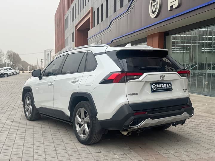 Фото 6 - Toyota RAV4