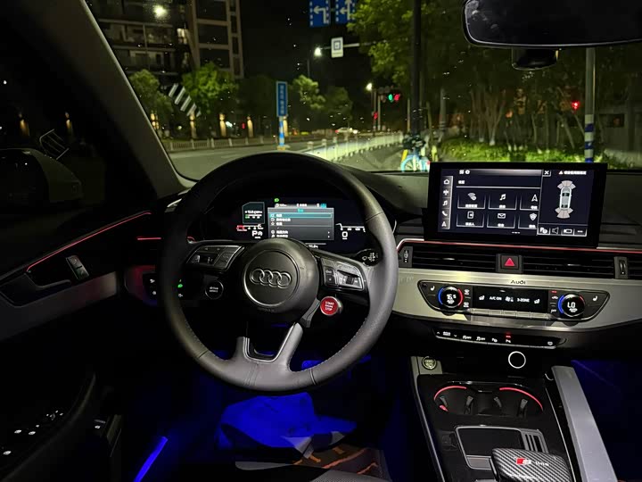 Фото 6 - Audi A4L