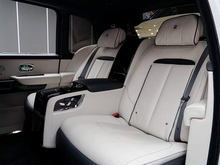 Фото 7 - Rolls-Royce Cullinan