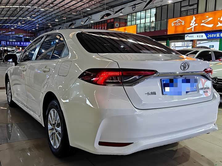 Фото 4 - Toyota Corolla