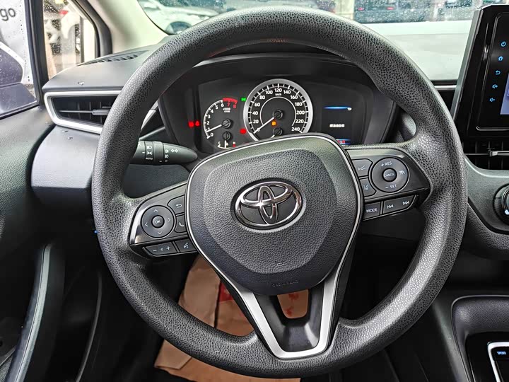 Фото 9 - Toyota Corolla