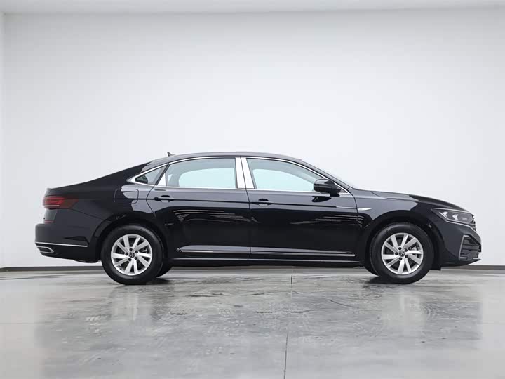 Фото 6 - Volkswagen Passat Hybrid