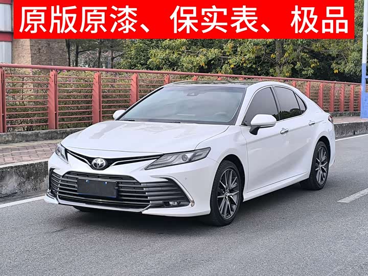 Фото 1 - Toyota Camry