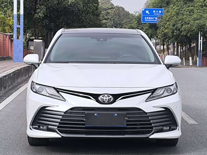 Фото 3 - Toyota Camry