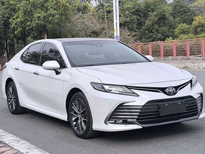 Фото 4 - Toyota Camry