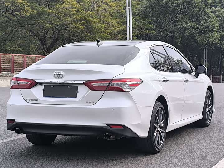 Фото 5 - Toyota Camry