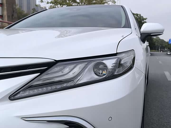 Фото 9 - Toyota Camry