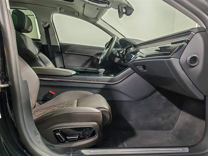 Фото 7 - Audi A8