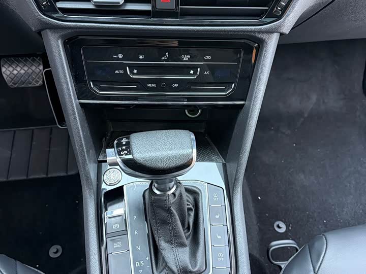 Фото 9 - Volkswagen Tharu