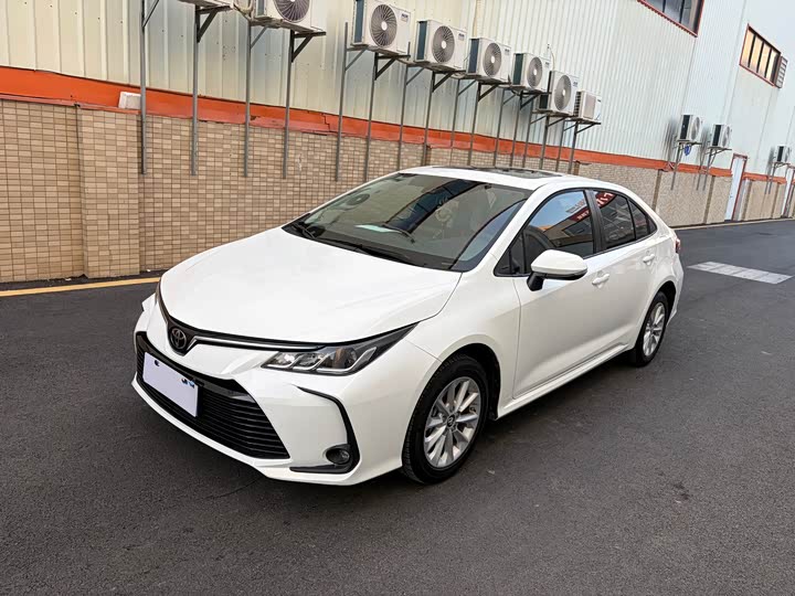 Фото 1 - Toyota Corolla