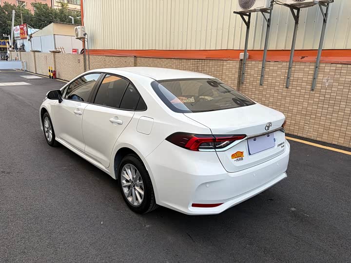 Фото 7 - Toyota Corolla