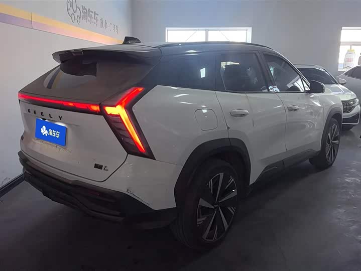 Фото 3 - Geely Atlas L