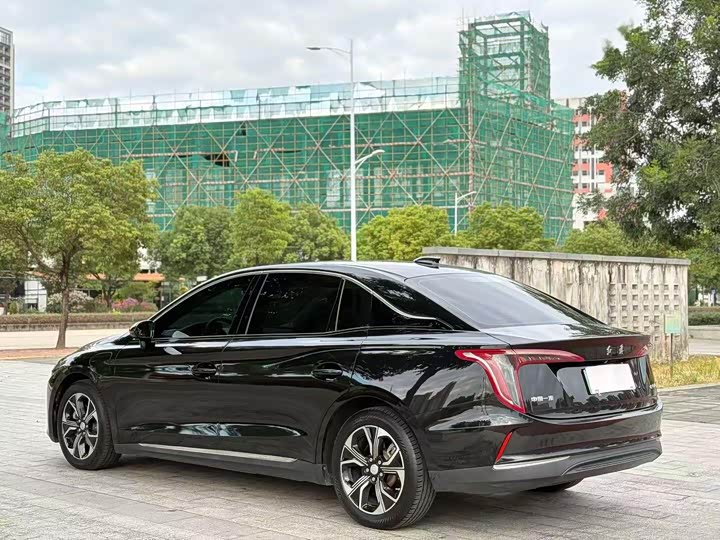 Фото 6 - Hongqi E-QM5