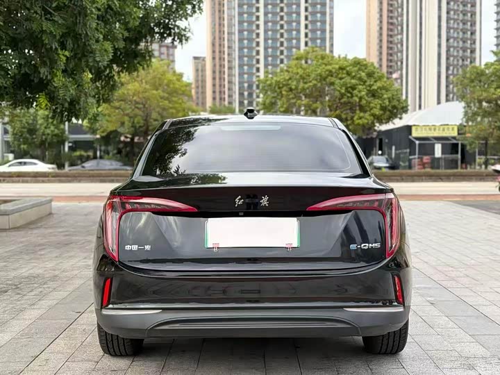 Фото 7 - Hongqi E-QM5