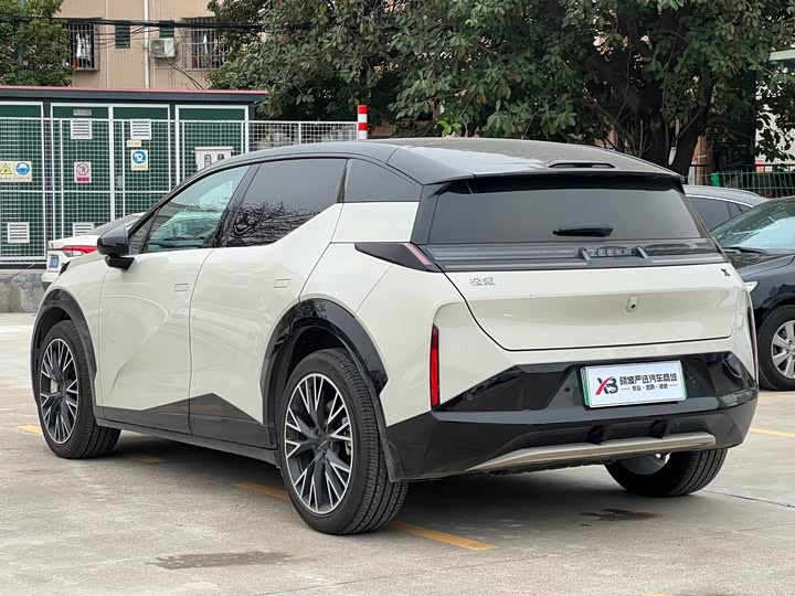 Фото 5 - Zeekr X