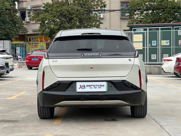 Фото 6 - Zeekr X