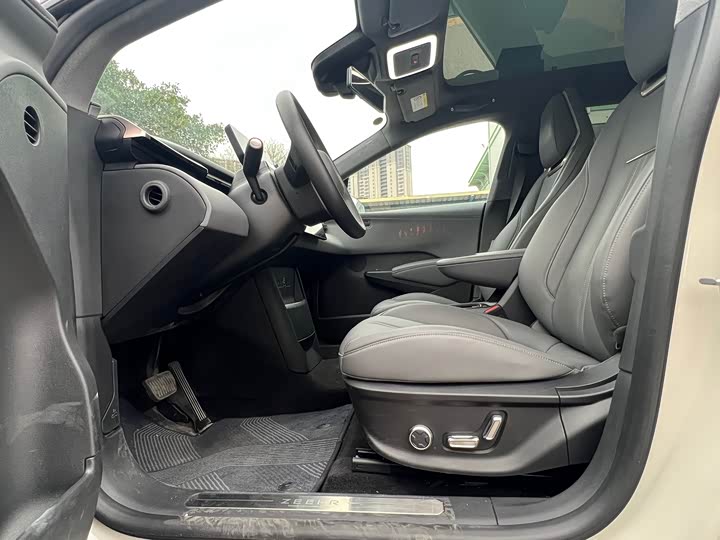 Фото 8 - Zeekr X