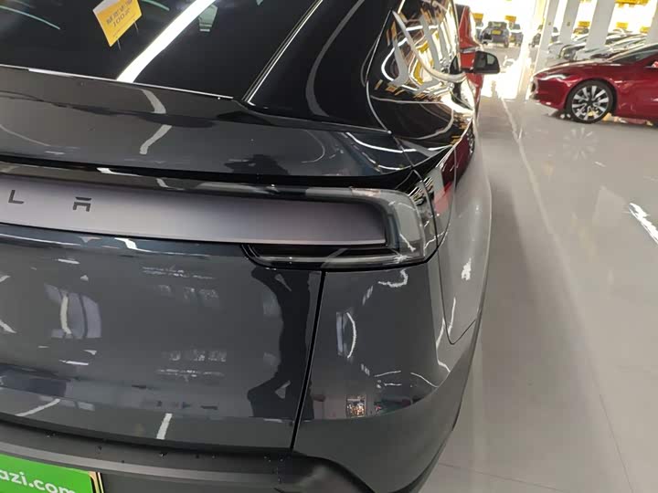 Фото 8 - Tesla Model Y