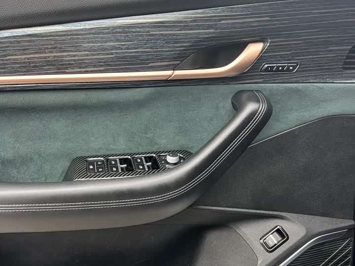 Фото 9 - Geely Monjaro