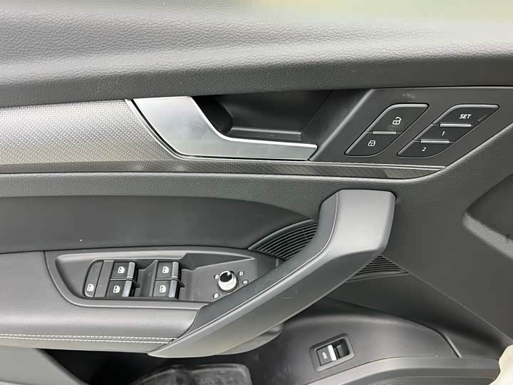 Фото 4 - Audi Q5L