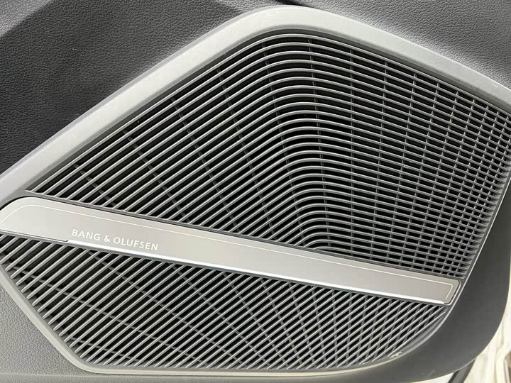 Фото 5 - Audi Q5L